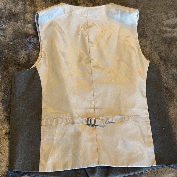 Vest - Picture 5 of 5